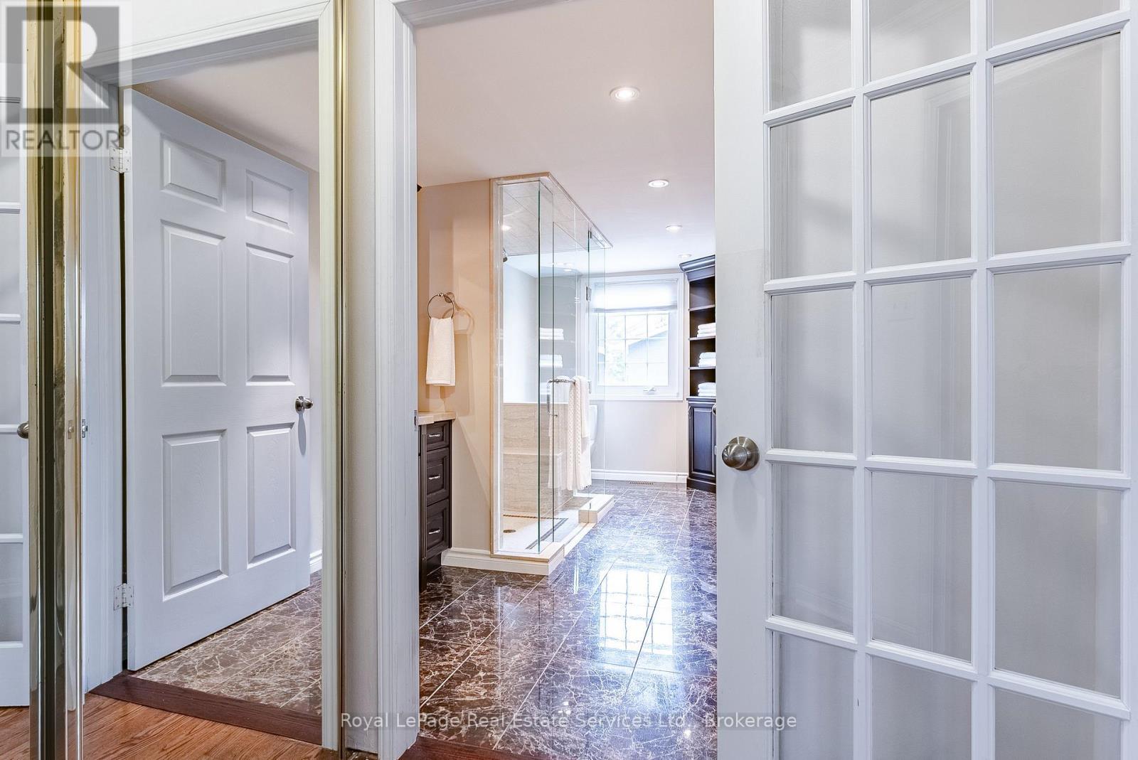 












2082 MISSISSAUGA ROAD

,
Mississauga (Sheridan),




Ontario
L5H2K6


