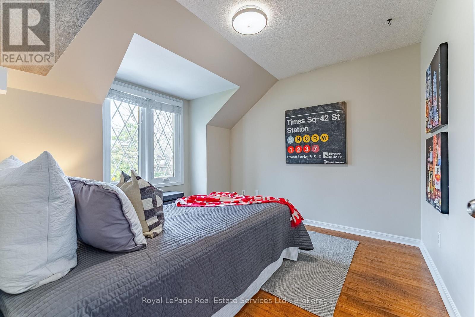 












2082 MISSISSAUGA ROAD

,
Mississauga (Sheridan),




Ontario
L5H2K6

