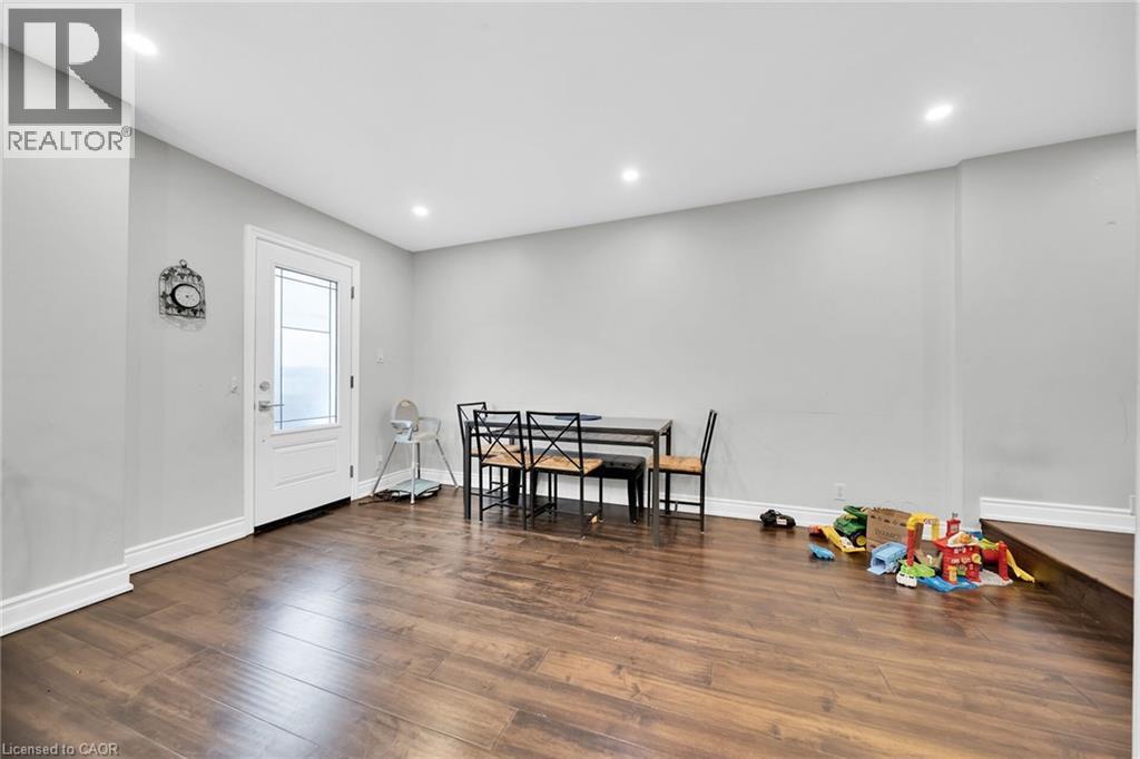












199 BAY Street N

,
Hamilton,




Ontario
L8R2R1

