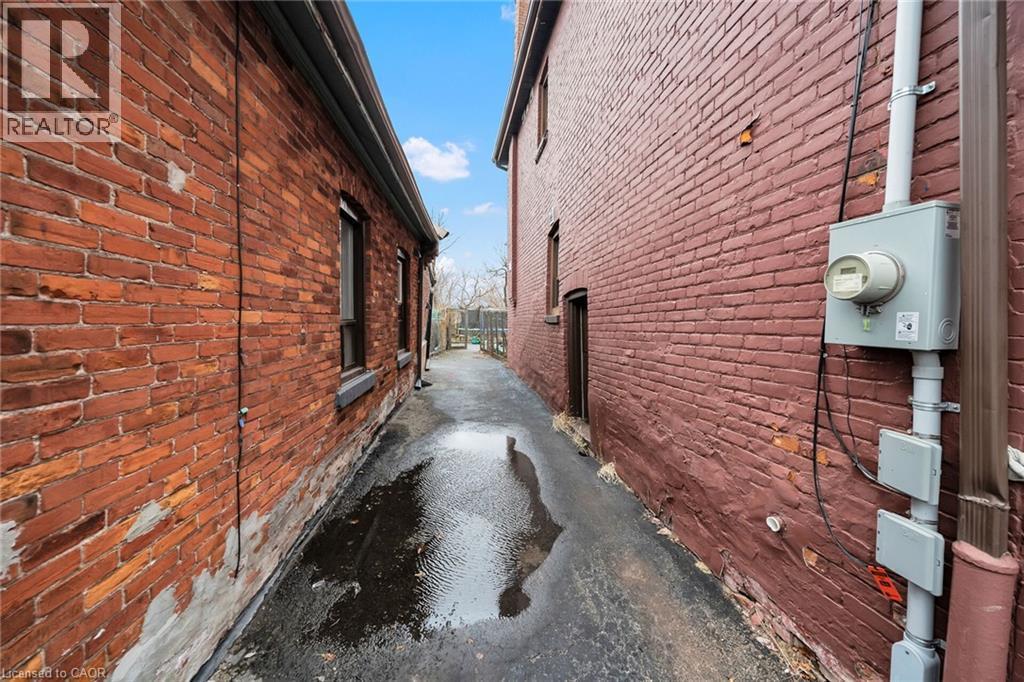 












199 BAY Street N

,
Hamilton,




Ontario
L8R2R1

