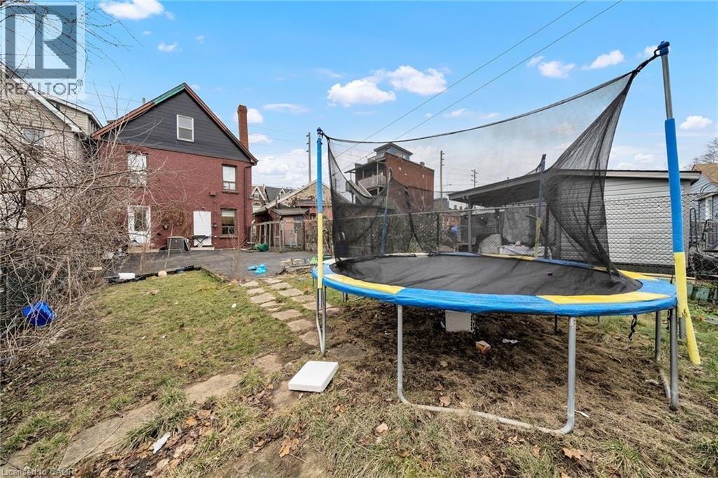 












199 BAY Street N

,
Hamilton,




Ontario
L8R2R1

