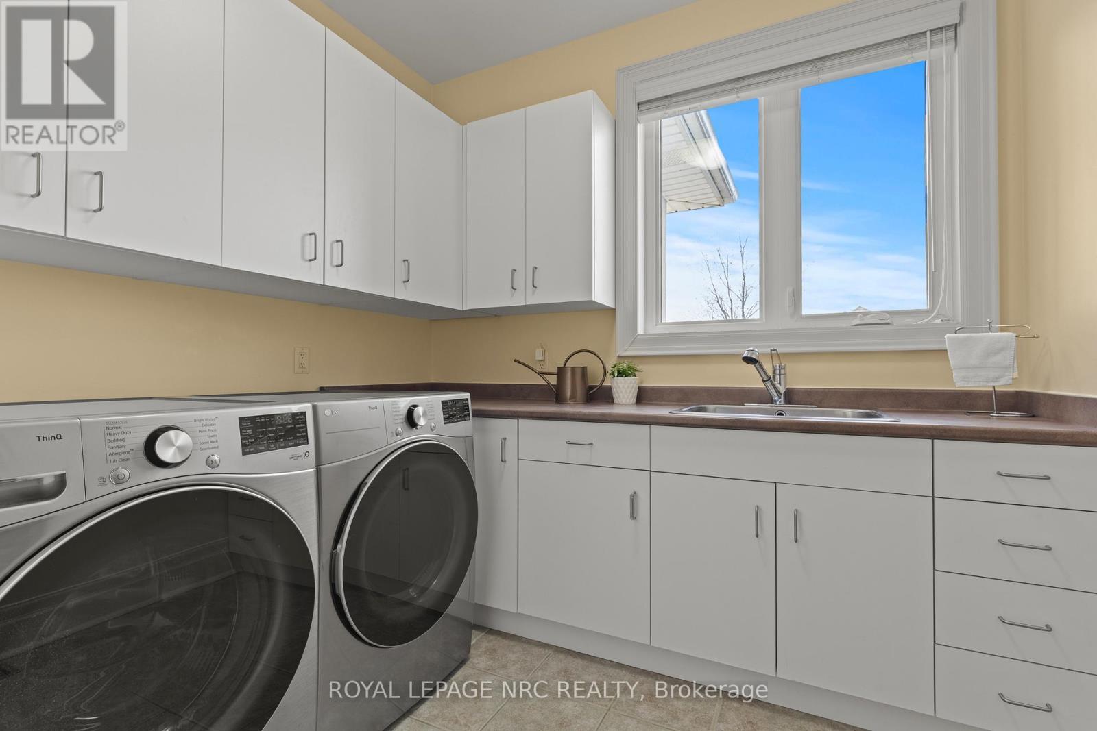 












2615 MILLER ROAD

,
Niagara Falls (Lyons Creek),




Ontario
L2G0N2

