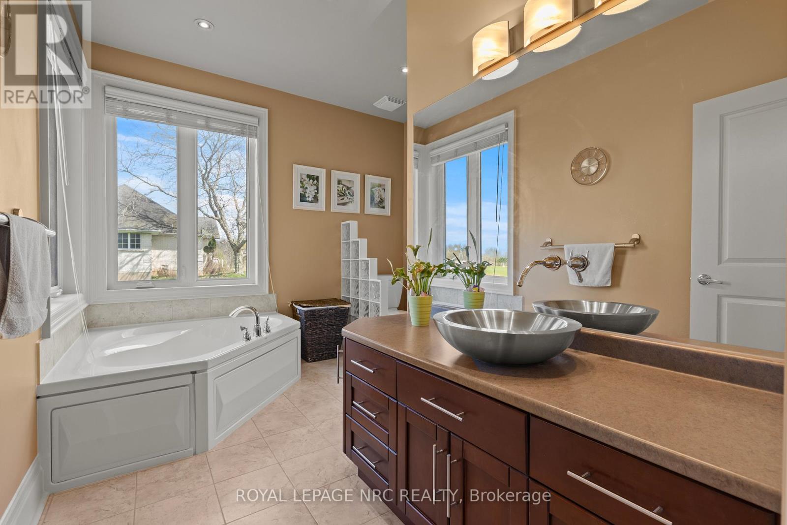 












2615 MILLER ROAD

,
Niagara Falls (Lyons Creek),




Ontario
L2G0N2

