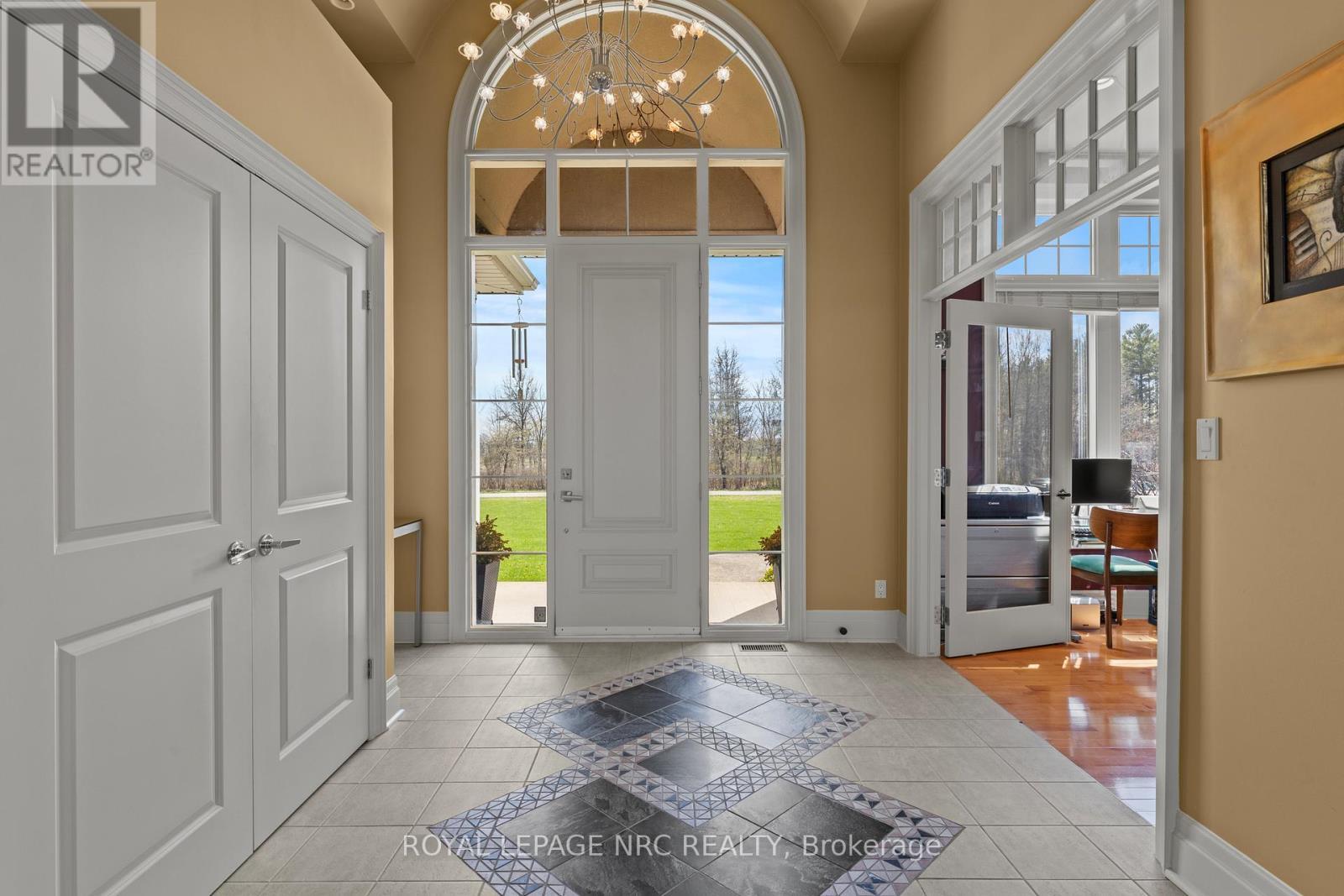 












2615 MILLER ROAD

,
Niagara Falls (Lyons Creek),




Ontario
L2G0N2

