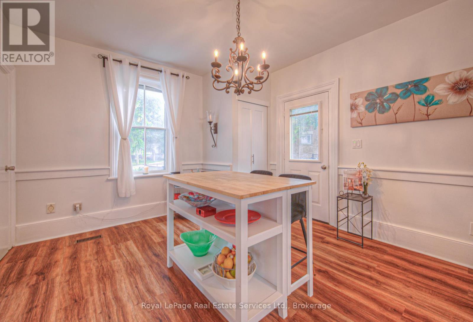 












92 ADAM STREET

,
Cambridge,




Ontario
N3C2K6

