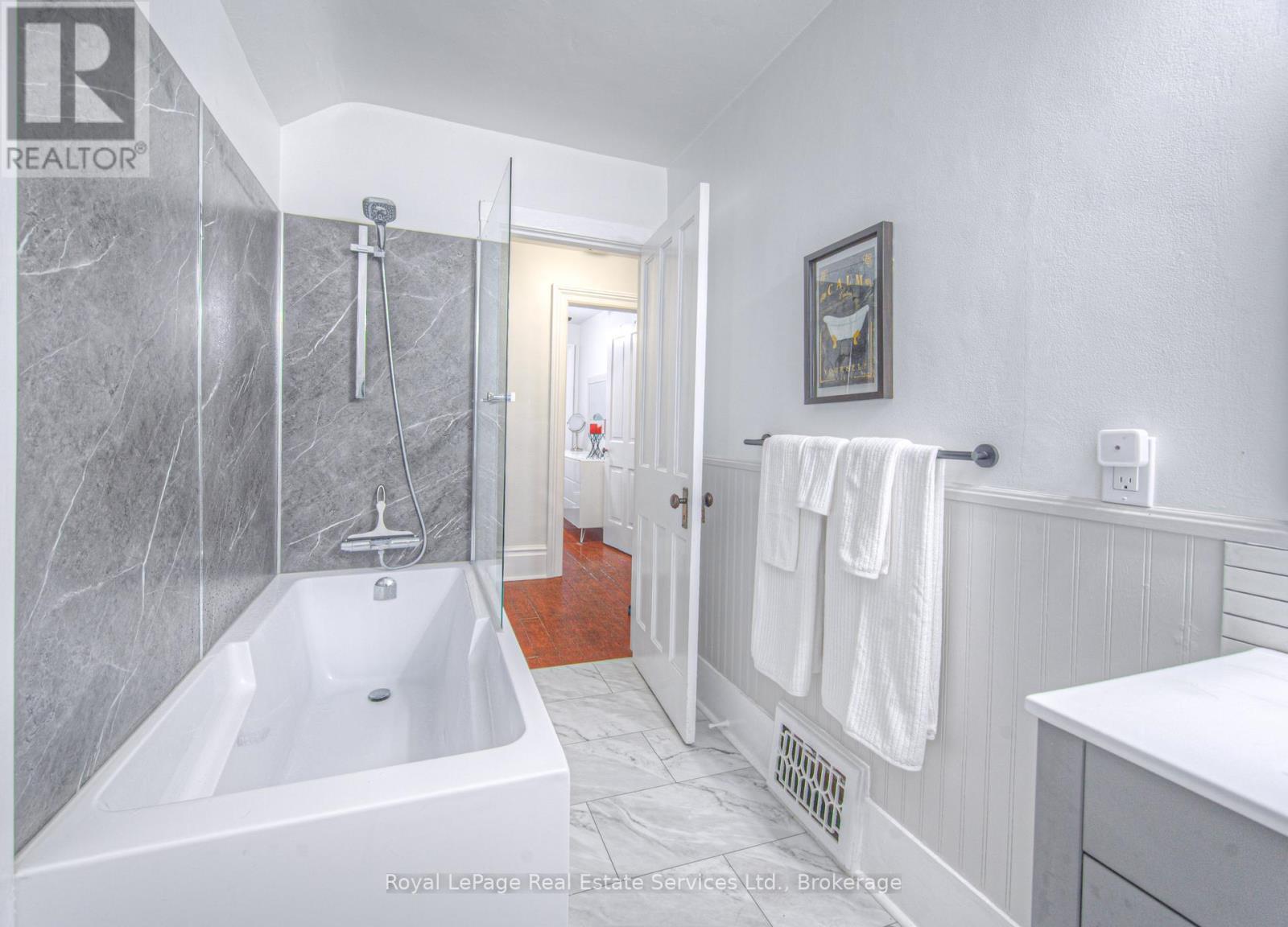












92 ADAM STREET

,
Cambridge,




Ontario
N3C2K6

