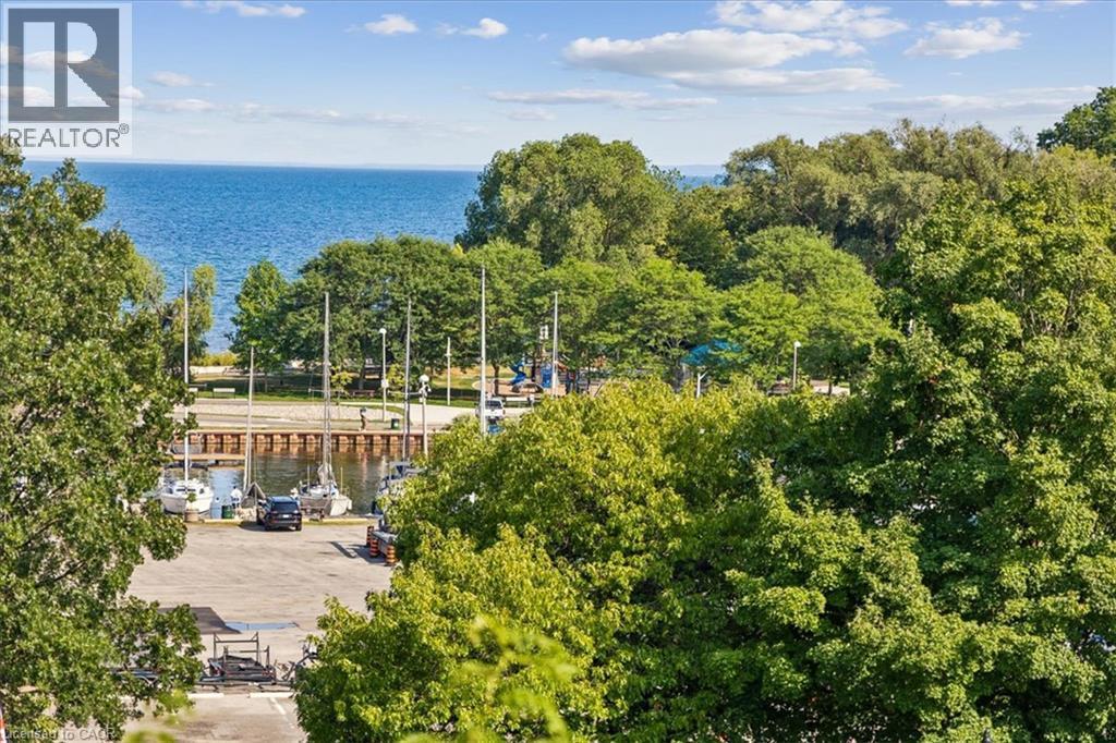 












120 BRONTE Road Unit# 3

,
Oakville,




Ontario
L6L3C1

