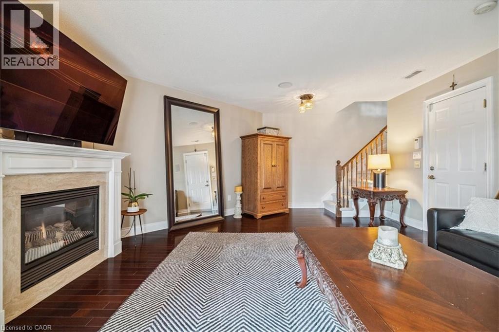 












120 BRONTE Road Unit# 3

,
Oakville,




Ontario
L6L3C1

