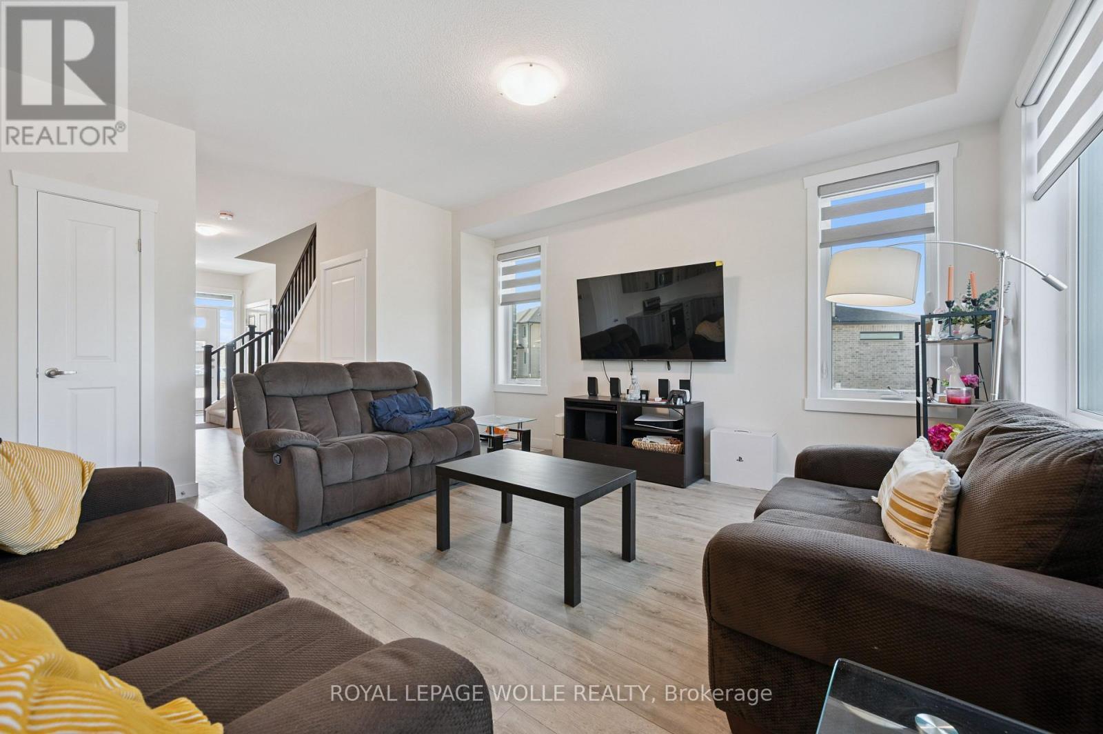 












40 MOON CRESCENT

,
Cambridge,




Ontario
N1S0C4

