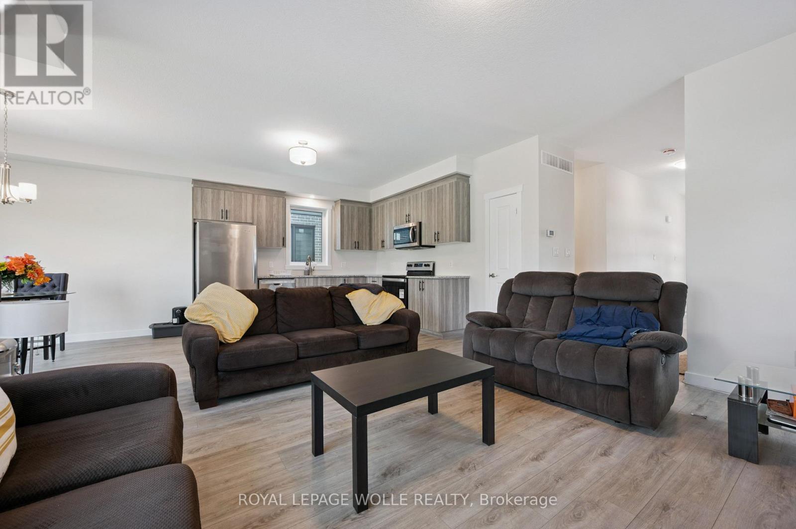 












40 MOON CRESCENT

,
Cambridge,




Ontario
N1S0C4

