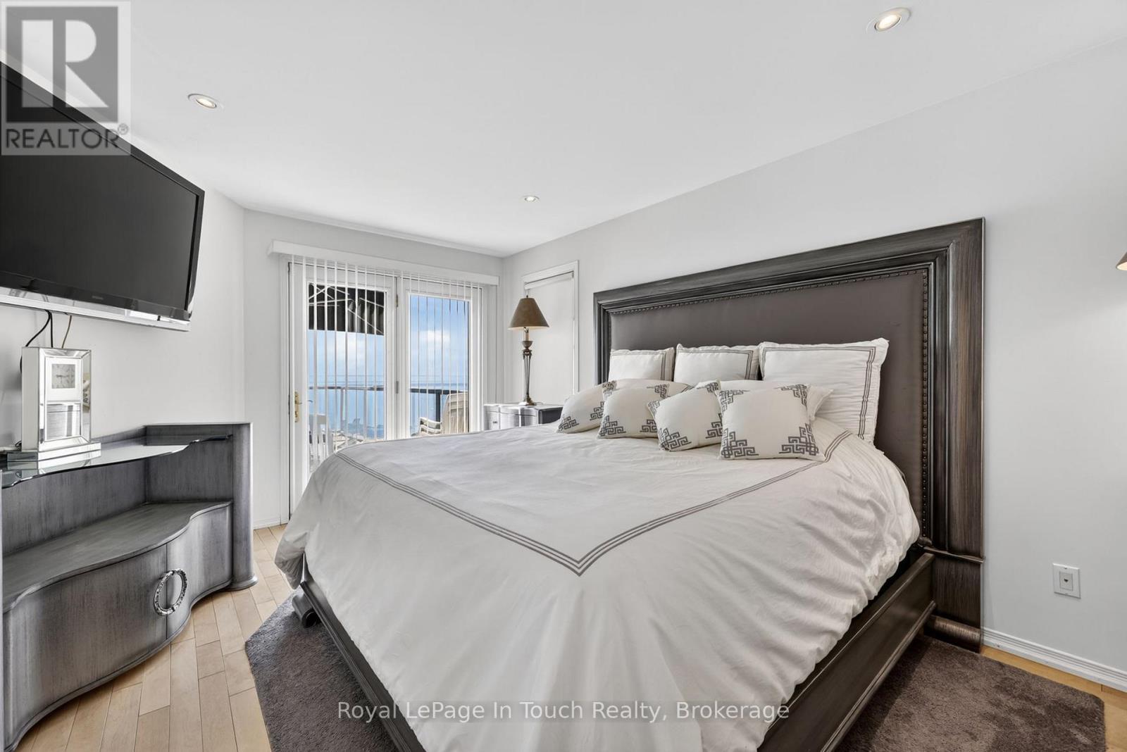 












32 TINY BEACHES ROAD S

,
Tiny,




Ontario
L0L2J0

