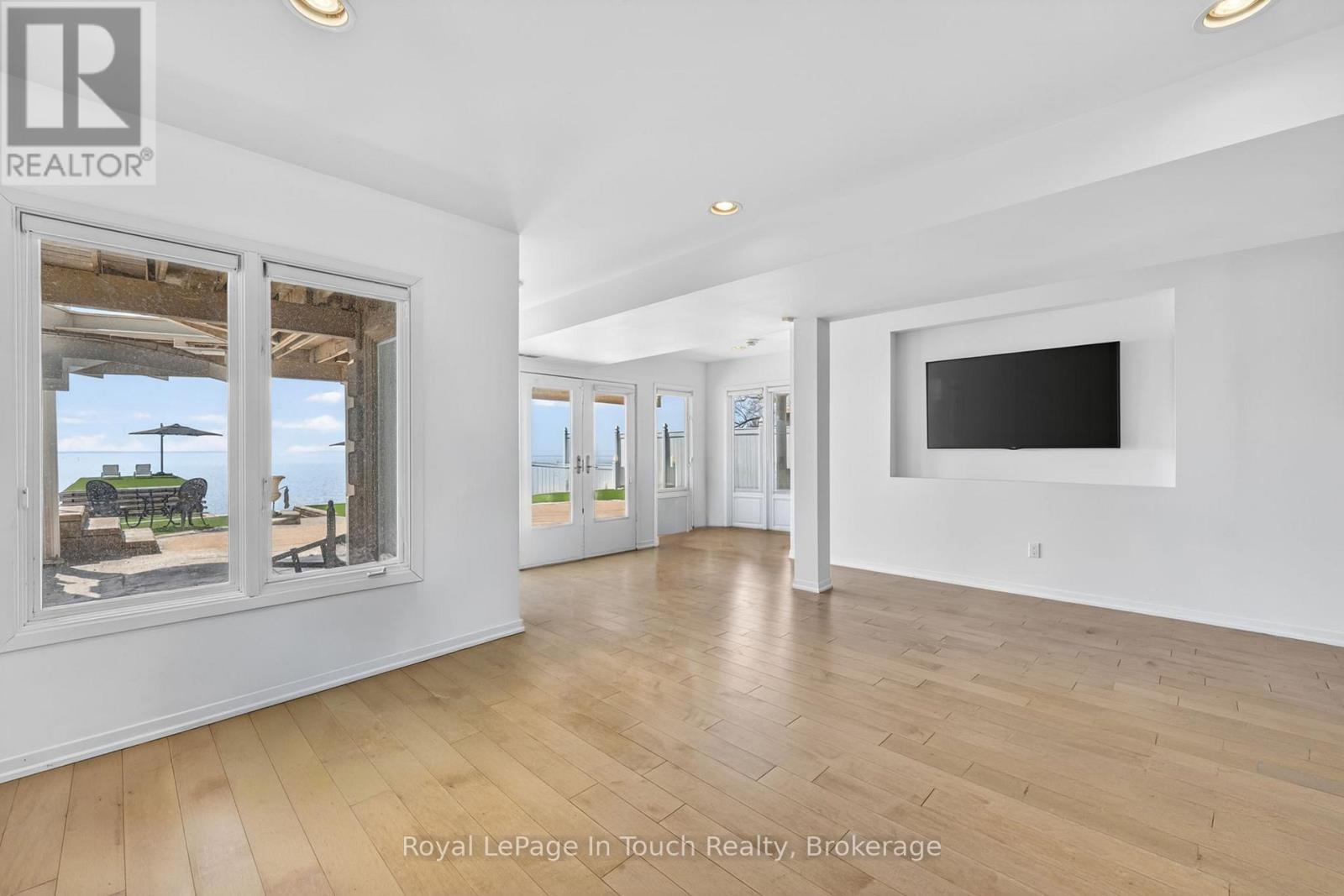 












32 TINY BEACHES ROAD S

,
Tiny,




Ontario
L0L2J0

