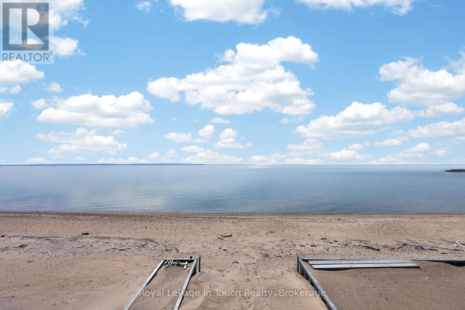 












32 TINY BEACHES ROAD S

,
Tiny,




Ontario
L0L2J0

