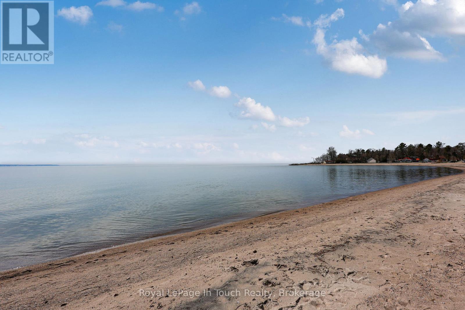 












32 TINY BEACHES ROAD S

,
Tiny,




Ontario
L0L2J0

