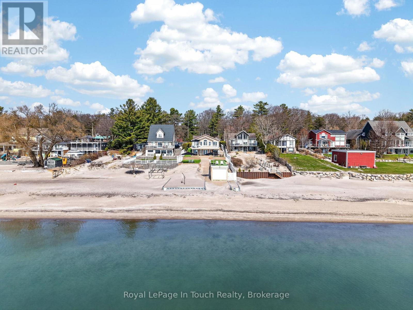 












32 TINY BEACHES ROAD S

,
Tiny,




Ontario
L0L2J0

