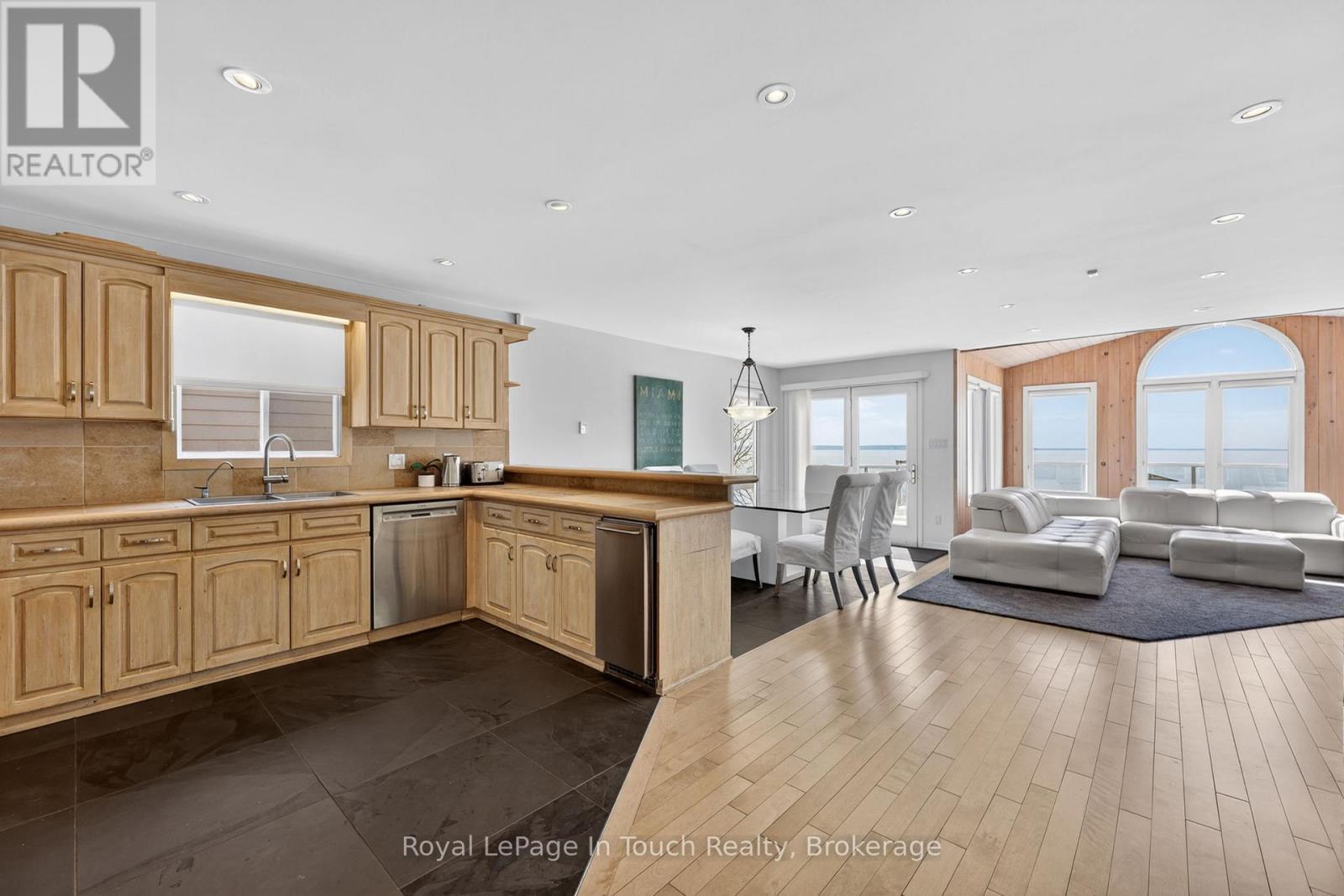 












32 TINY BEACHES ROAD S

,
Tiny,




Ontario
L0L2J0

