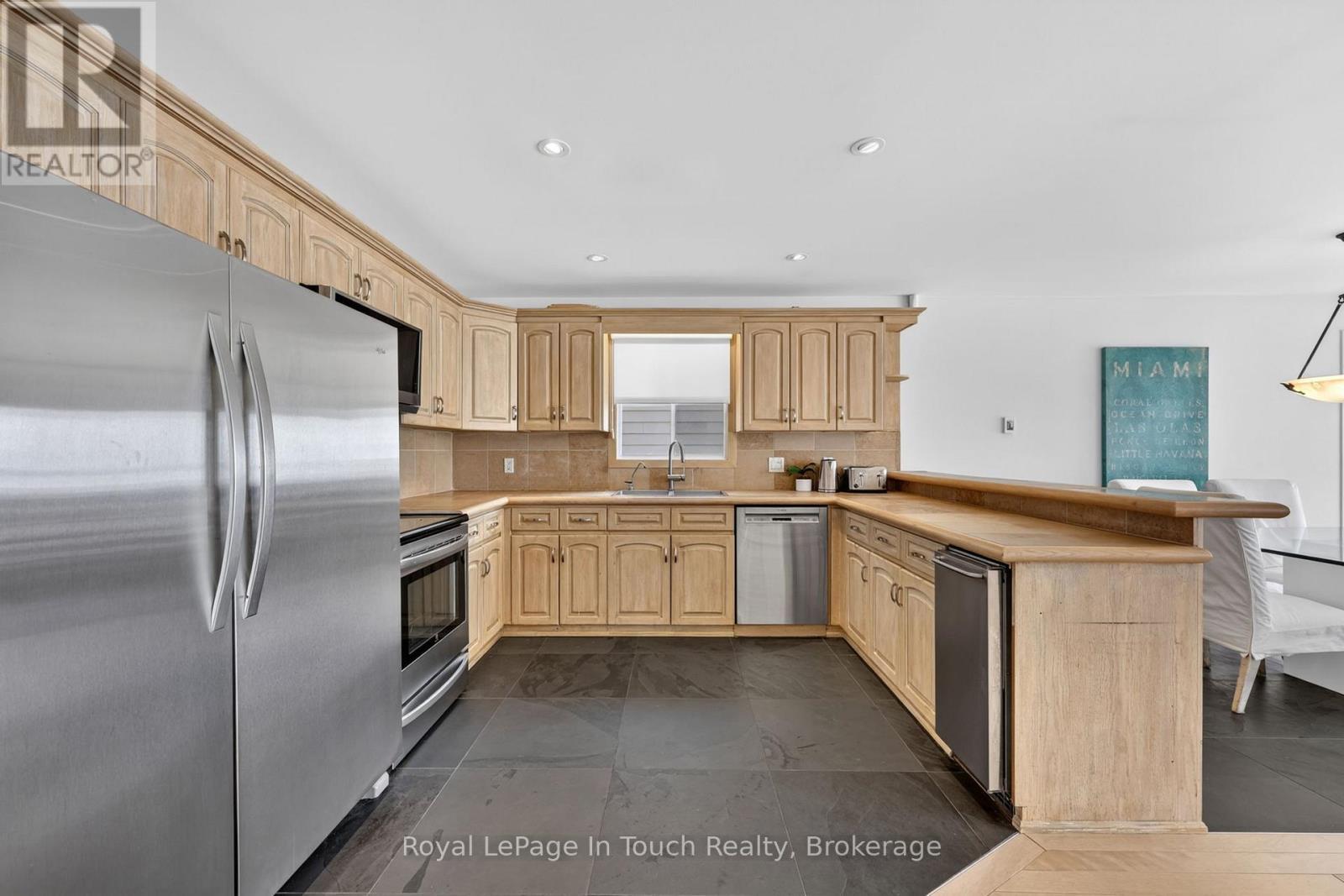 












32 TINY BEACHES ROAD S

,
Tiny,




Ontario
L0L2J0

