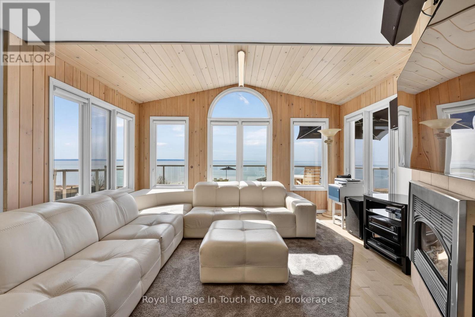 












32 TINY BEACHES ROAD S

,
Tiny,




Ontario
L0L2J0

