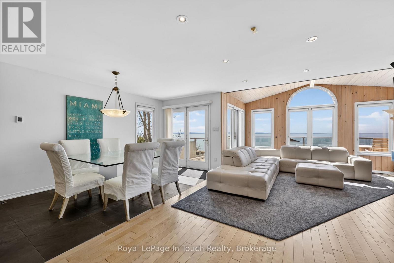 












32 TINY BEACHES ROAD S

,
Tiny,




Ontario
L0L2J0

