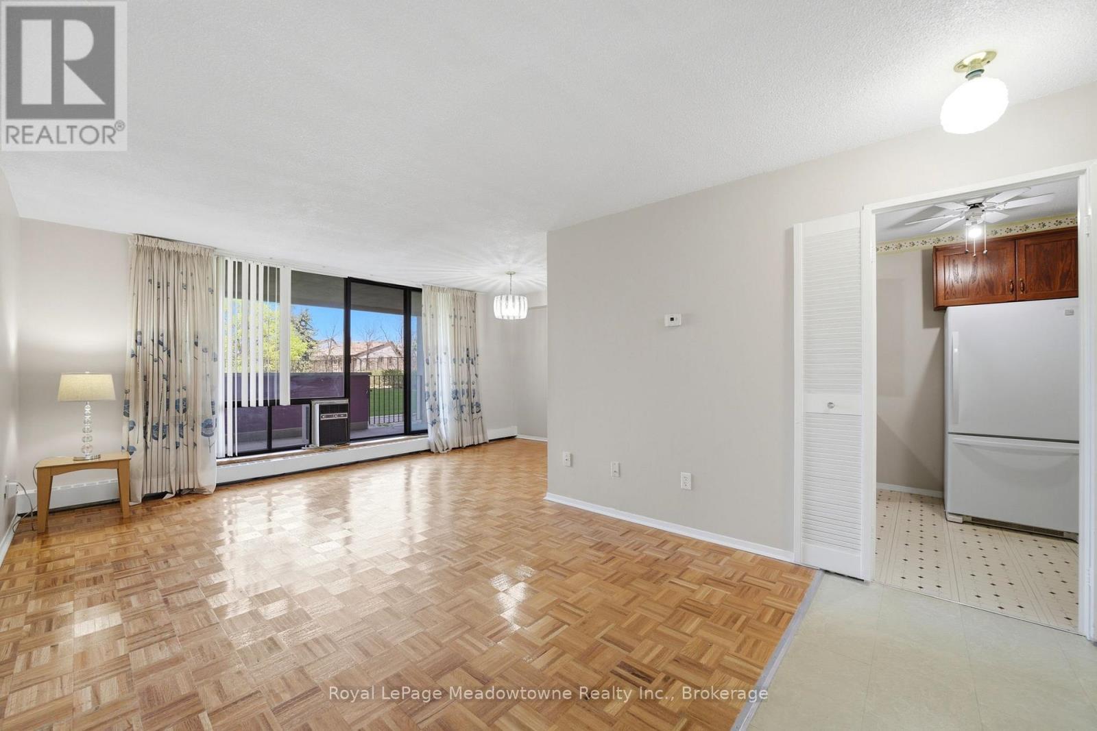 












215 - 2929 AQUITAINE AVENUE

,
Mississauga (Meadowvale),




Ontario
L5N2C7

