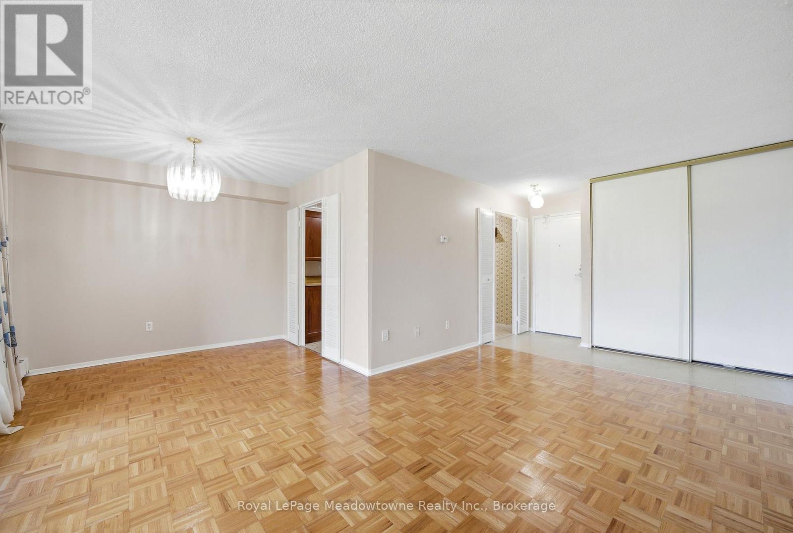 












215 - 2929 AQUITAINE AVENUE

,
Mississauga (Meadowvale),




Ontario
L5N2C7

