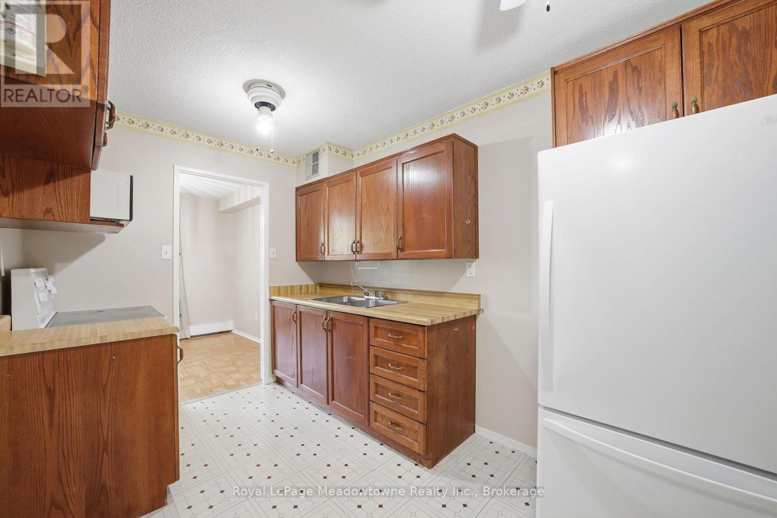 












215 - 2929 AQUITAINE AVENUE

,
Mississauga (Meadowvale),




Ontario
L5N2C7

