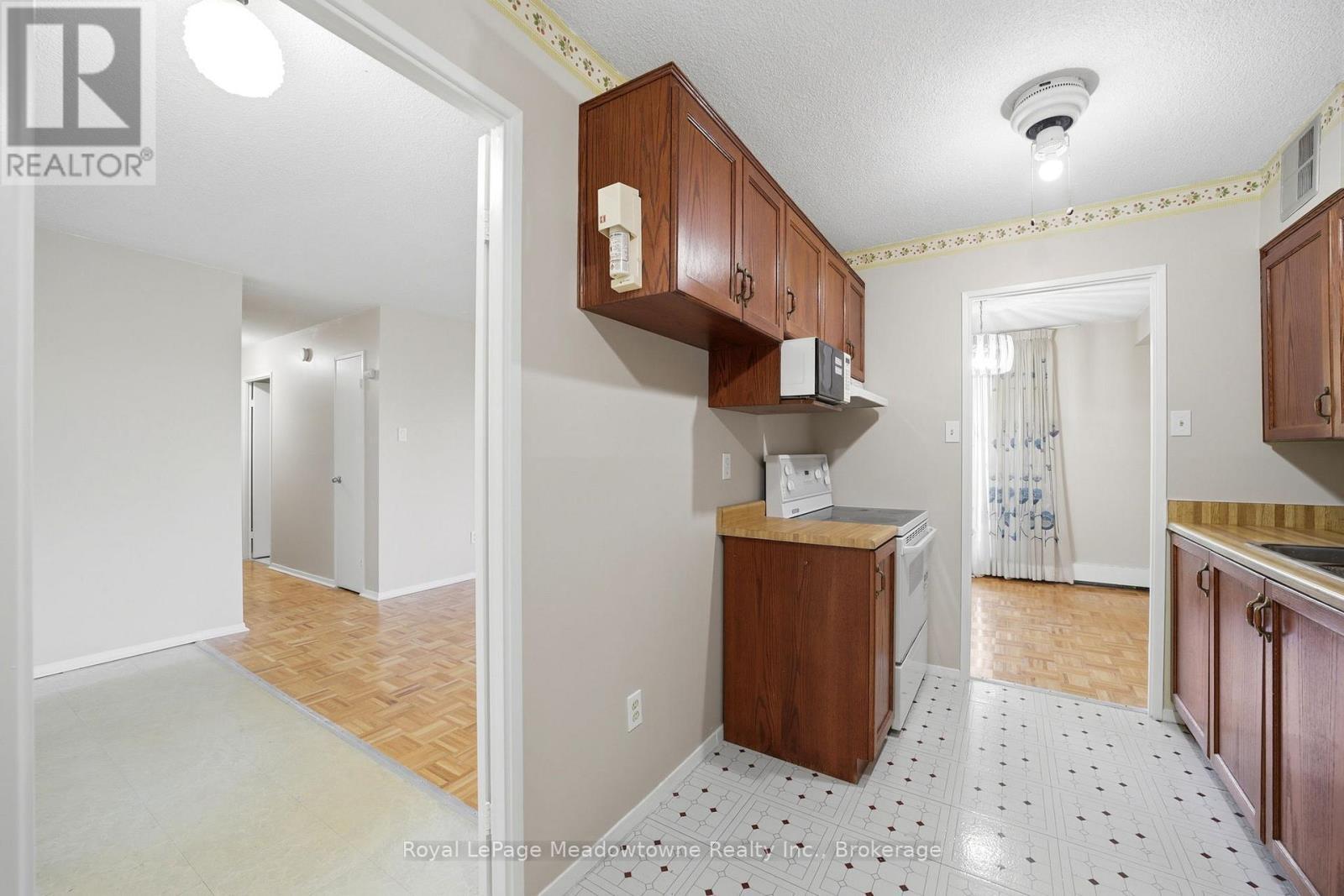 












215 - 2929 AQUITAINE AVENUE

,
Mississauga (Meadowvale),




Ontario
L5N2C7

