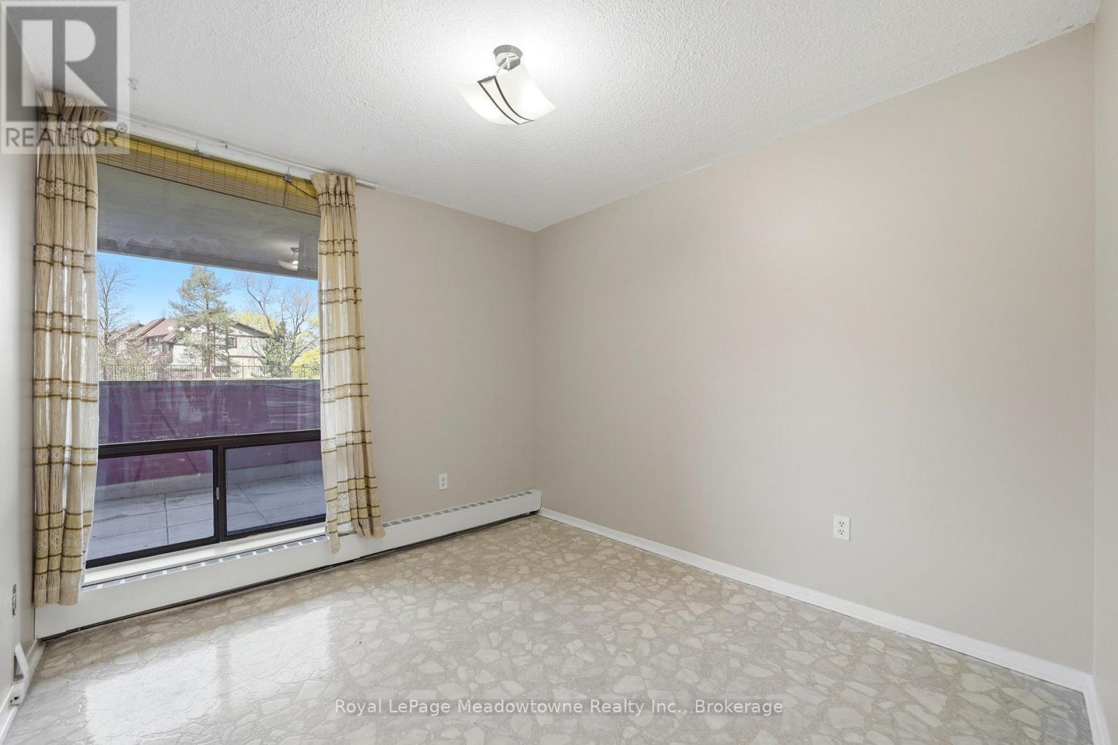 












215 - 2929 AQUITAINE AVENUE

,
Mississauga (Meadowvale),




Ontario
L5N2C7


