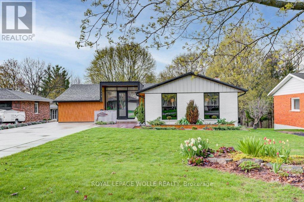 












112 MITCHELL STREET

,
North Dumfries,




Ontario
N0B1E0


