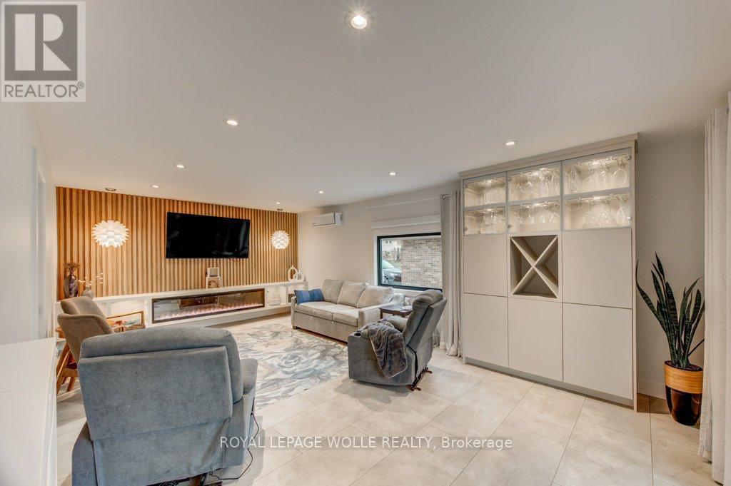 












112 MITCHELL STREET

,
North Dumfries,




Ontario
N0B1E0

