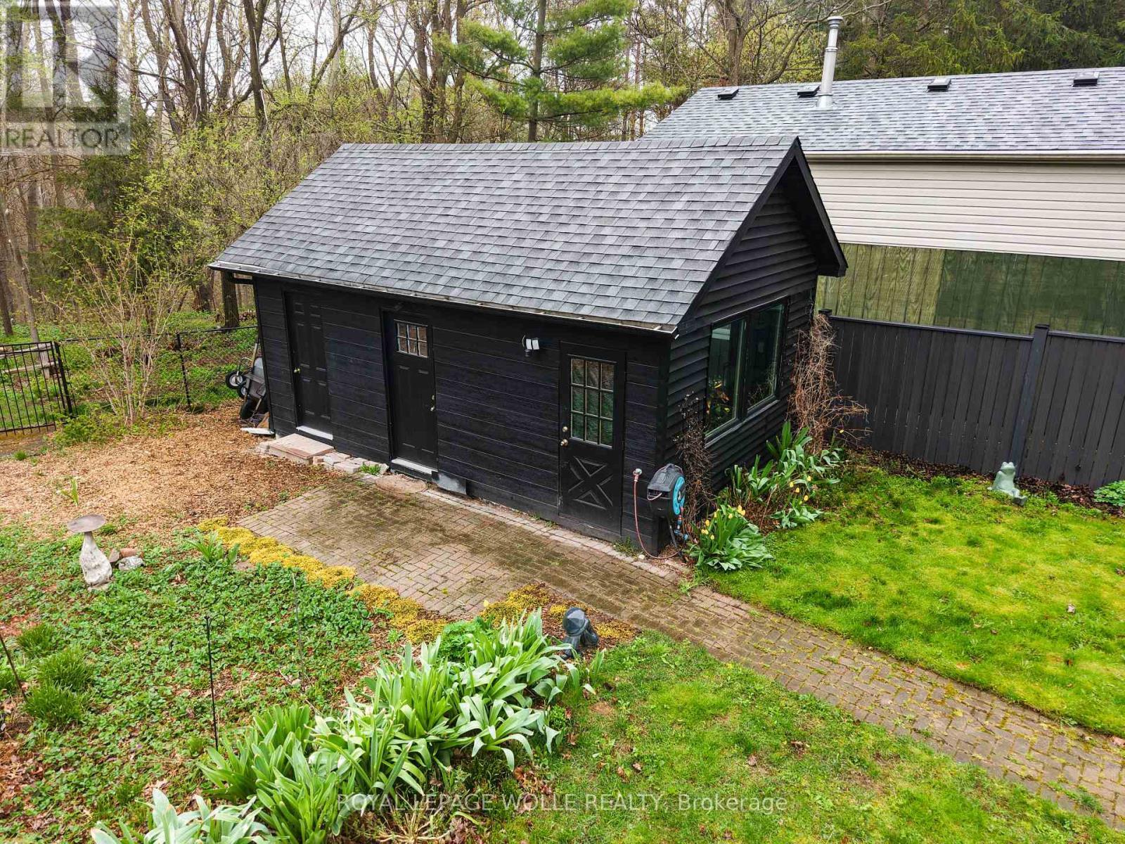 












112 MITCHELL STREET

,
North Dumfries,




Ontario
N0B1E0

