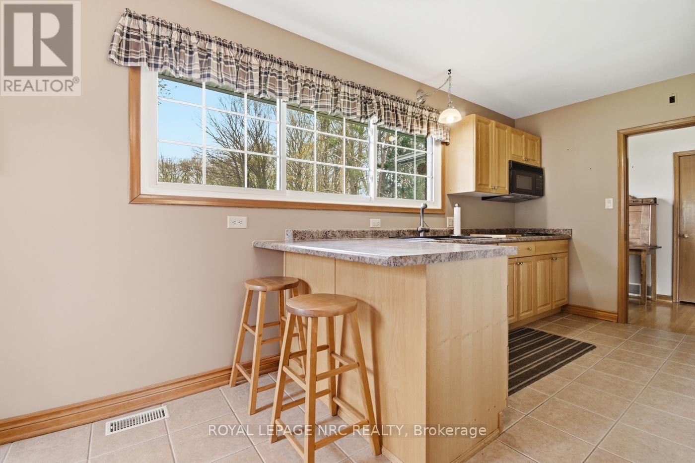 












53 PEARSON ROAD

,
Welland (Cooks Mills),




Ontario
L3B5N4

