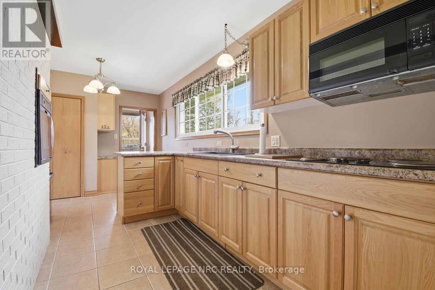












53 PEARSON ROAD

,
Welland (Cooks Mills),




Ontario
L3B5N4

