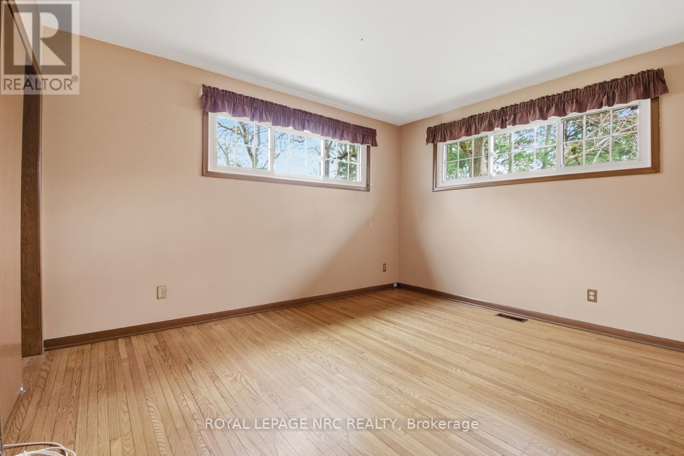 












53 PEARSON ROAD

,
Welland (Cooks Mills),




Ontario
L3B5N4

