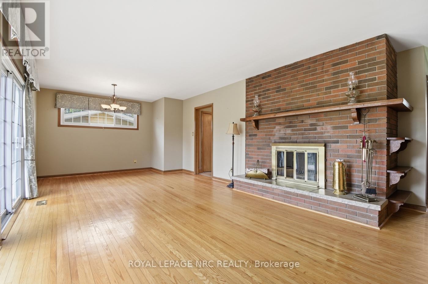 












53 PEARSON ROAD

,
Welland (Cooks Mills),




Ontario
L3B5N4

