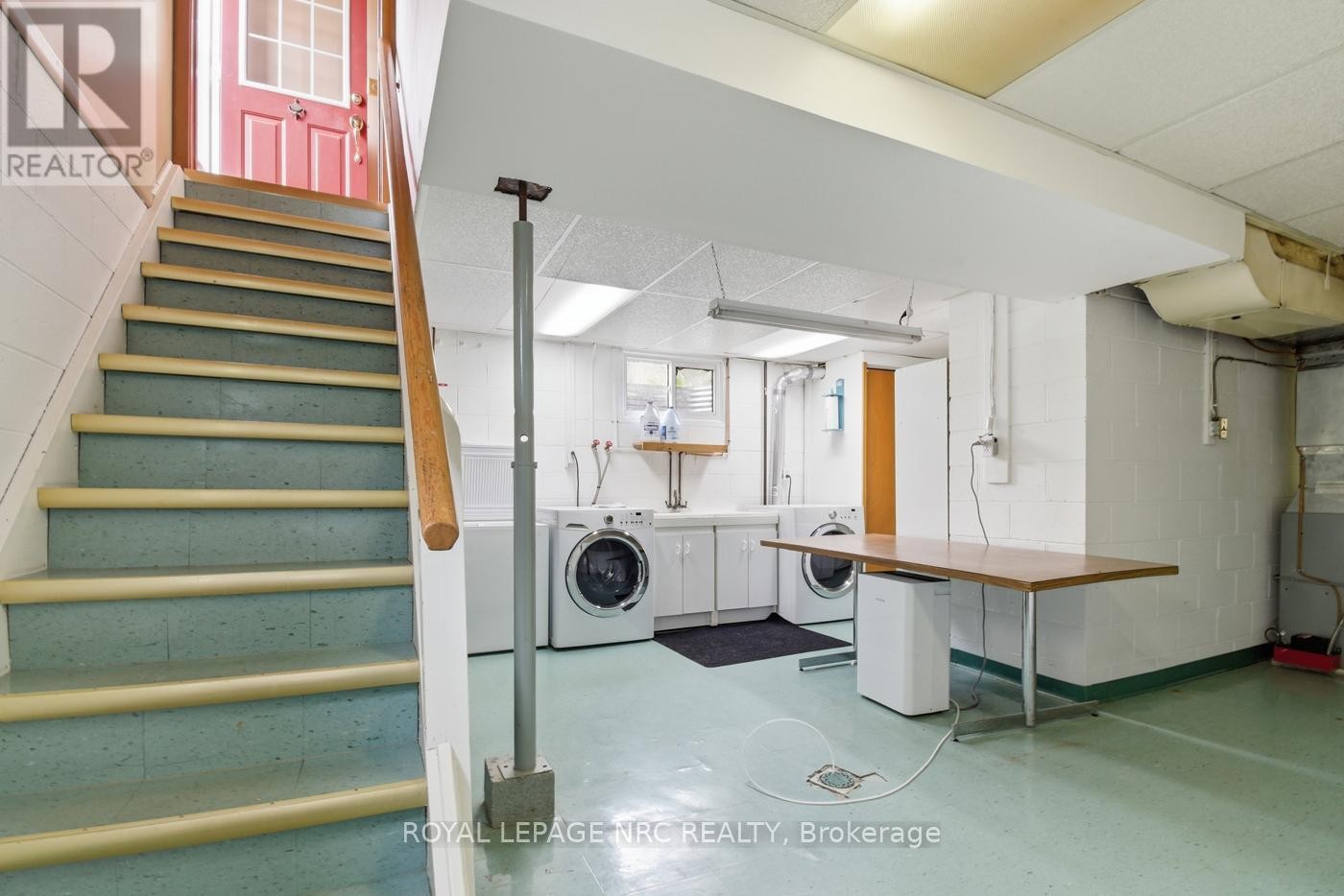 












53 PEARSON ROAD

,
Welland (Cooks Mills),




Ontario
L3B5N4

