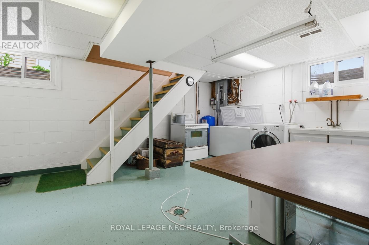 












53 PEARSON ROAD

,
Welland (Cooks Mills),




Ontario
L3B5N4

