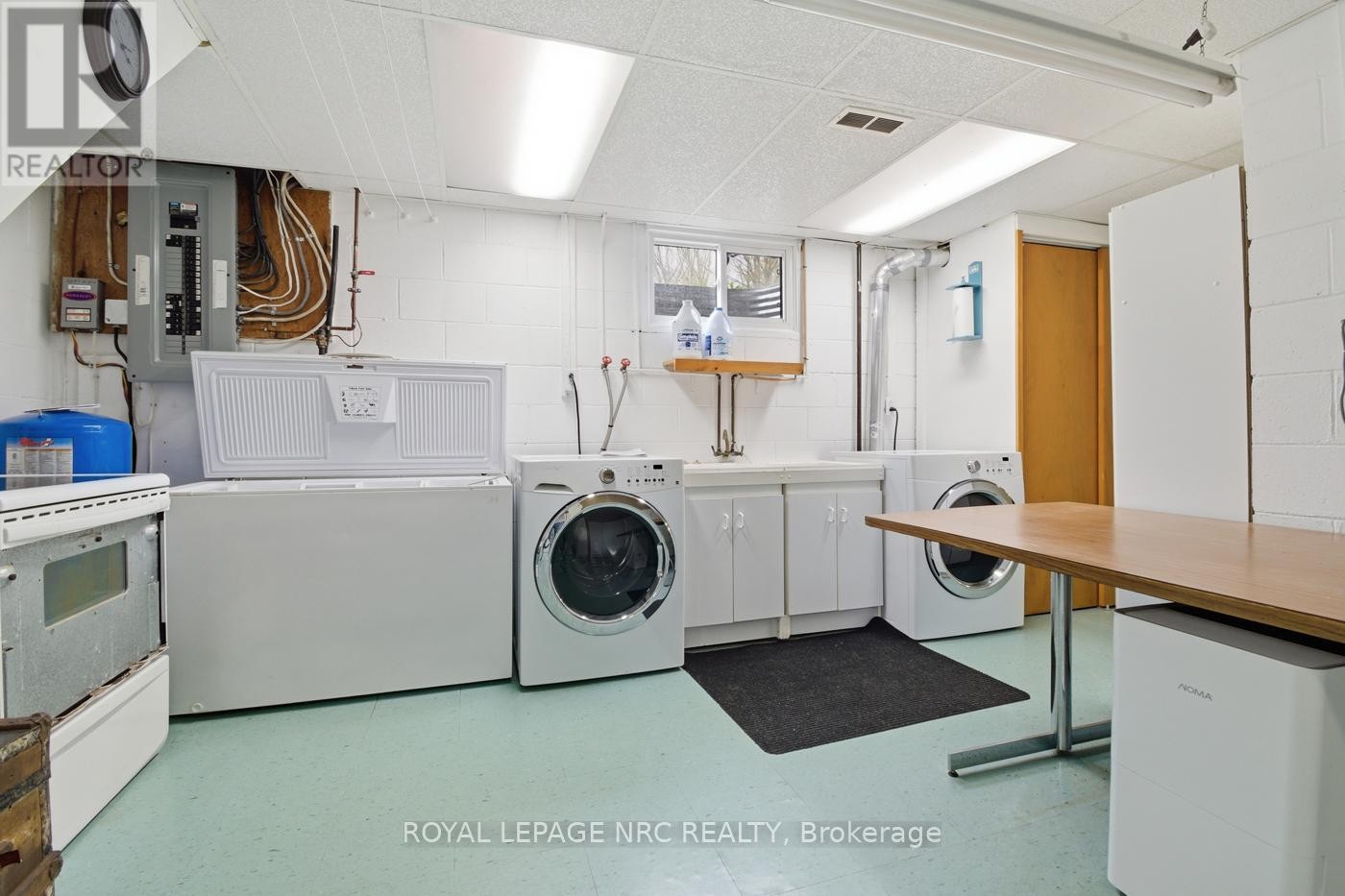 












53 PEARSON ROAD

,
Welland (Cooks Mills),




Ontario
L3B5N4

