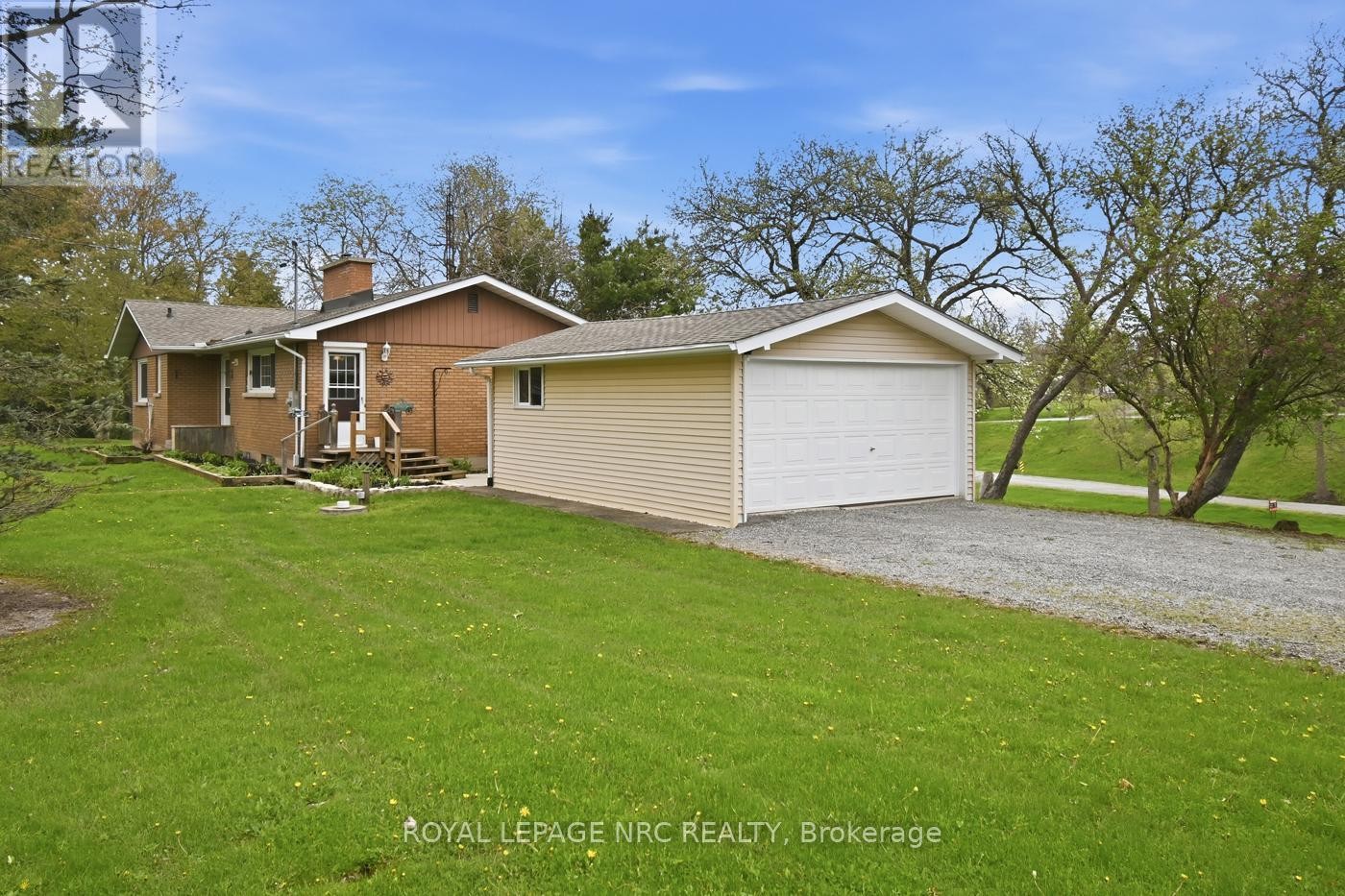 












53 PEARSON ROAD

,
Welland (Cooks Mills),




Ontario
L3B5N4

