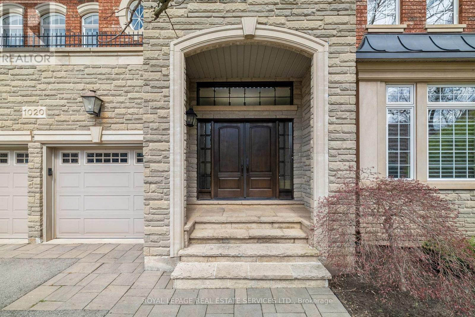 












1020 VALLEY CREST CIRCLE

,
Oakville,




Ontario
L6H6W8

