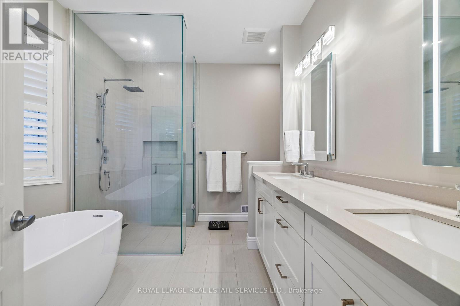 












1020 VALLEY CREST CIRCLE

,
Oakville,




Ontario
L6H6W8

