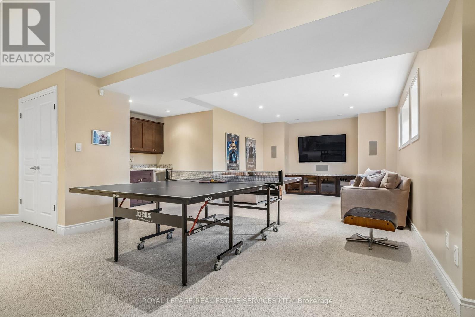 












1020 VALLEY CREST CIRCLE

,
Oakville,




Ontario
L6H6W8

