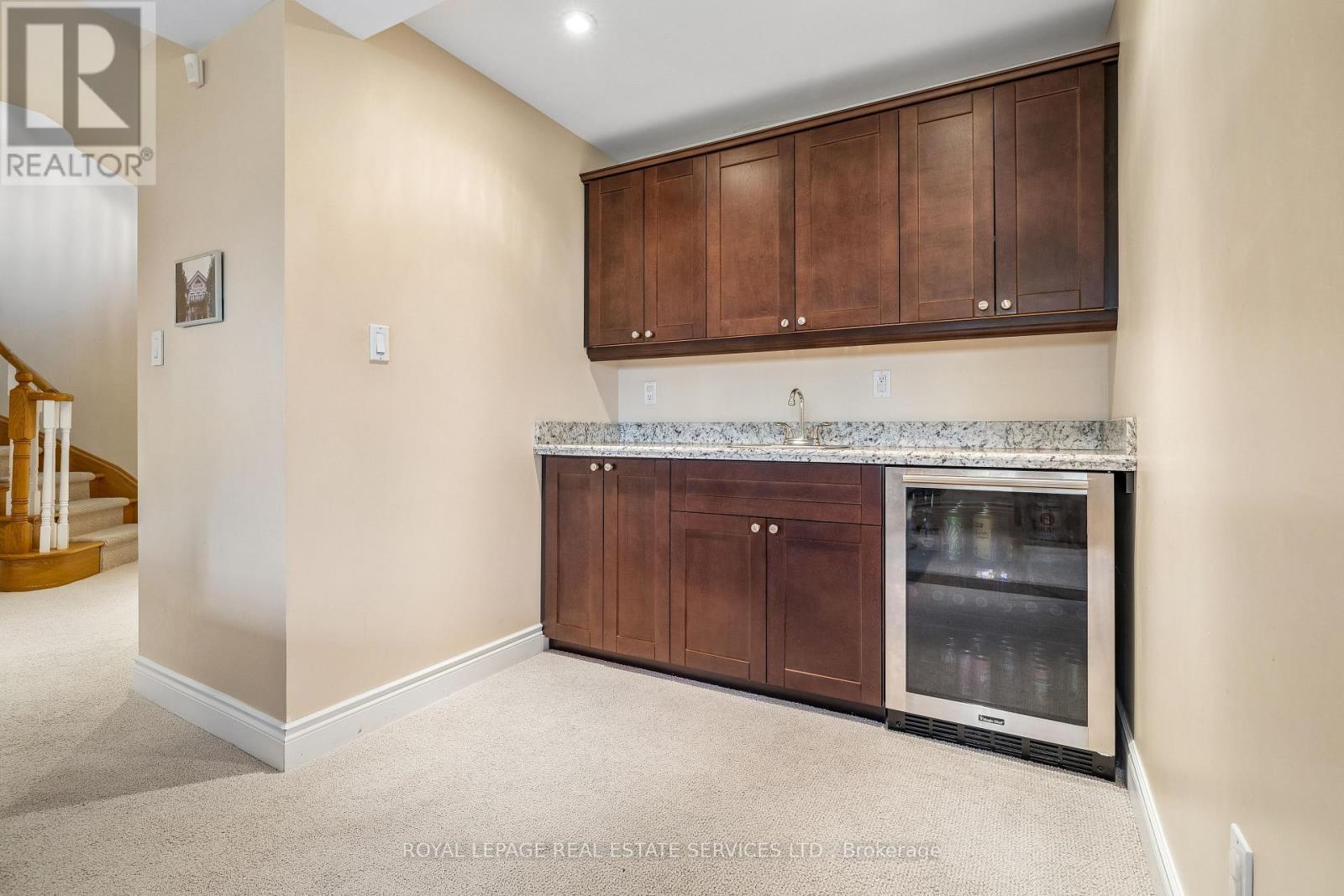 












1020 VALLEY CREST CIRCLE

,
Oakville,




Ontario
L6H6W8

