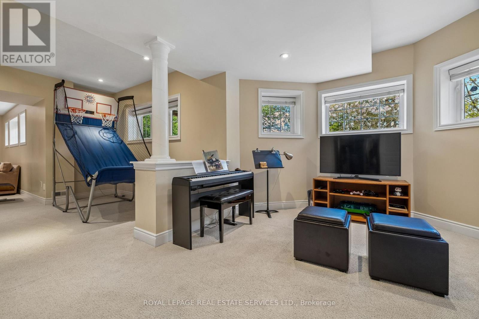












1020 VALLEY CREST CIRCLE

,
Oakville,




Ontario
L6H6W8

