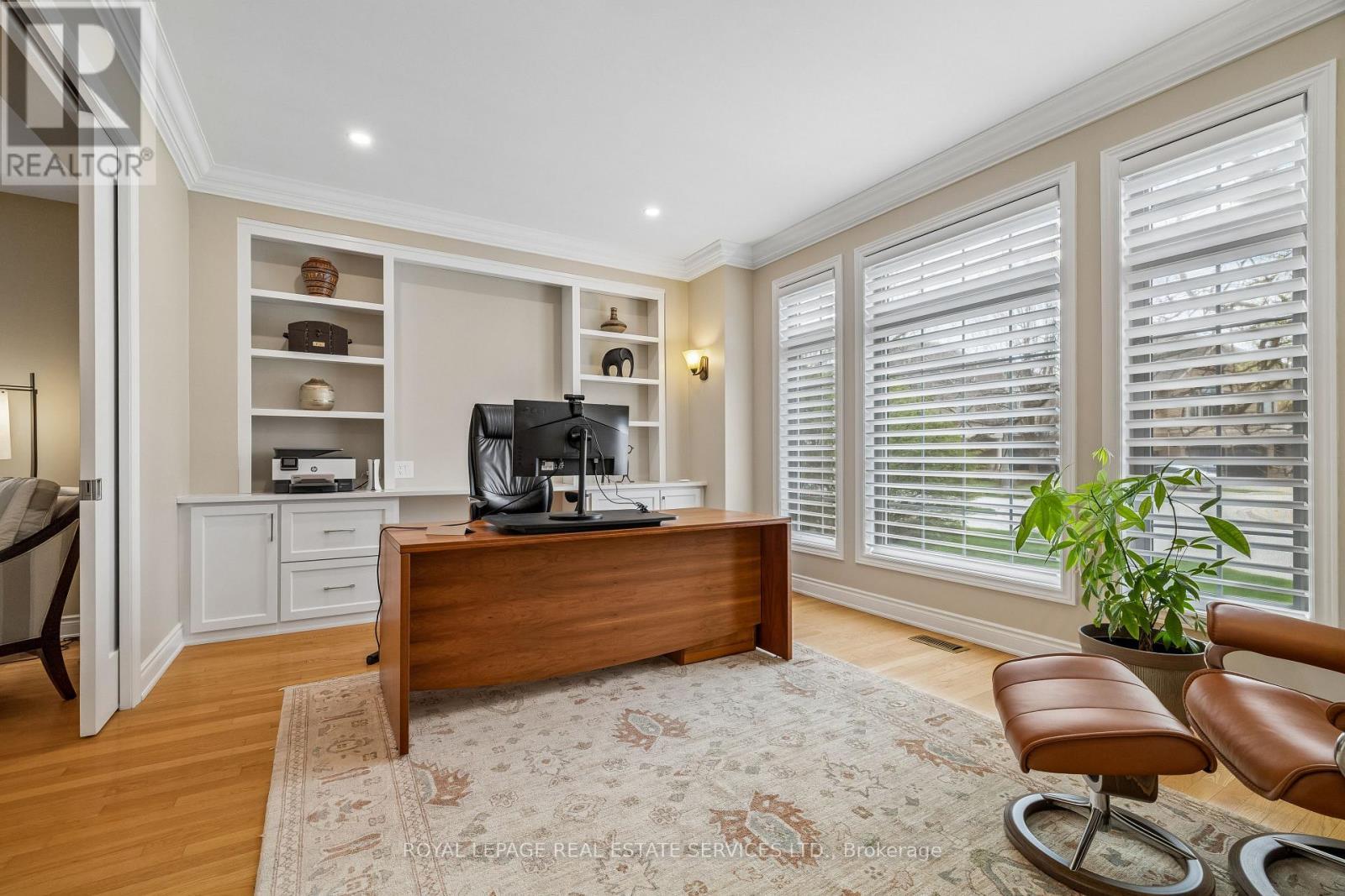 












1020 VALLEY CREST CIRCLE

,
Oakville,




Ontario
L6H6W8

