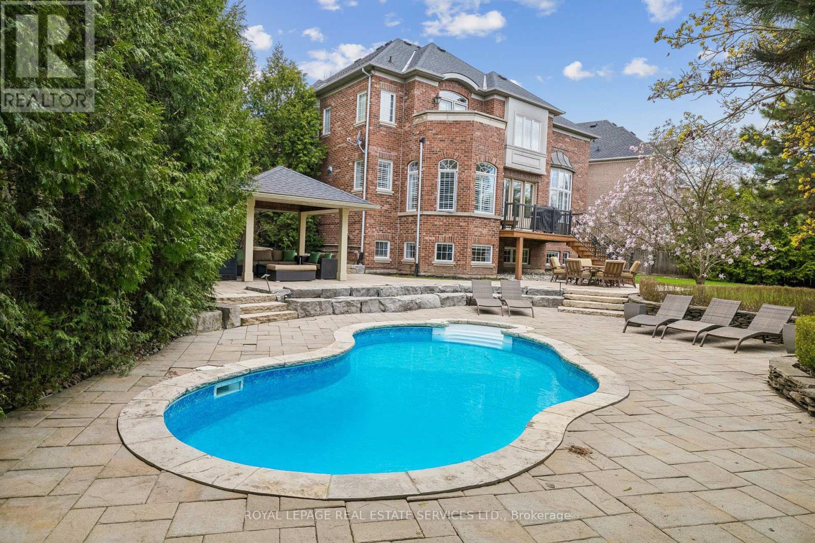 












1020 VALLEY CREST CIRCLE

,
Oakville,




Ontario
L6H6W8

