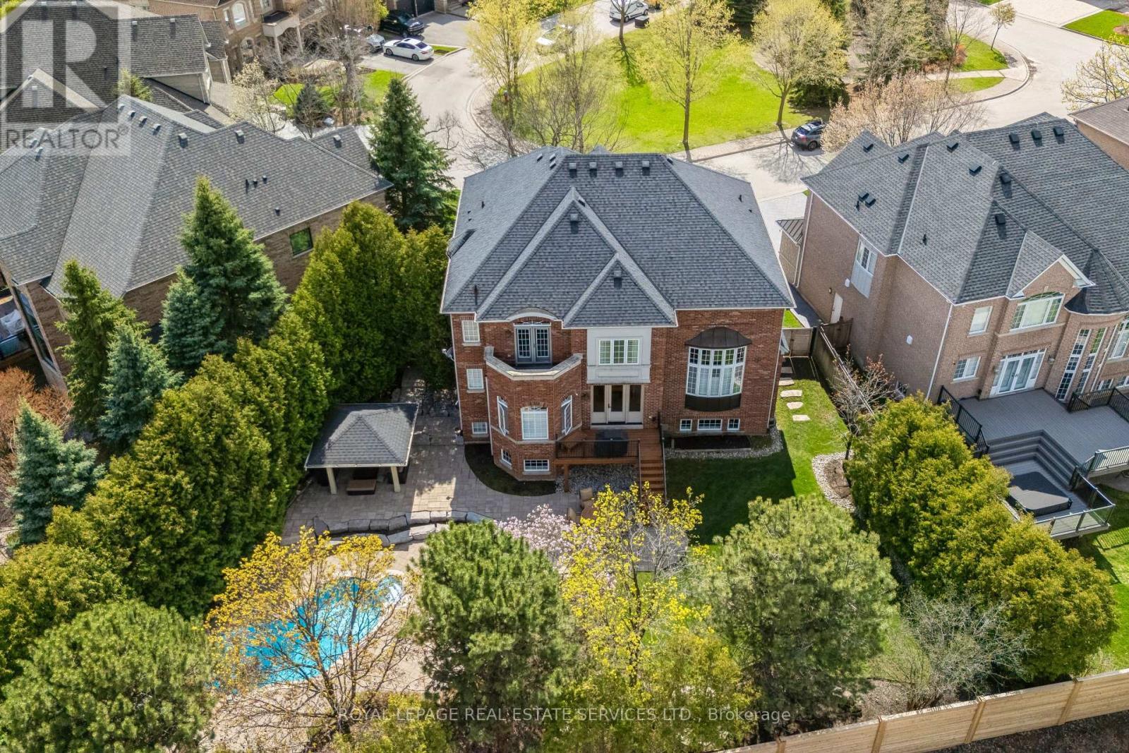 












1020 VALLEY CREST CIRCLE

,
Oakville,




Ontario
L6H6W8

