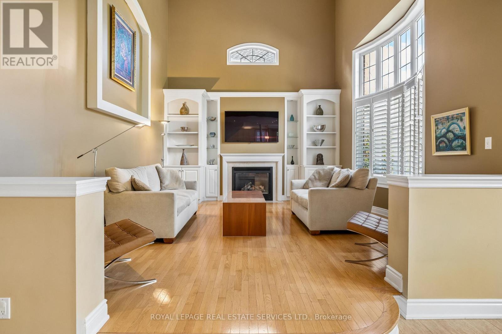 












1020 VALLEY CREST CIRCLE

,
Oakville,




Ontario
L6H6W8

