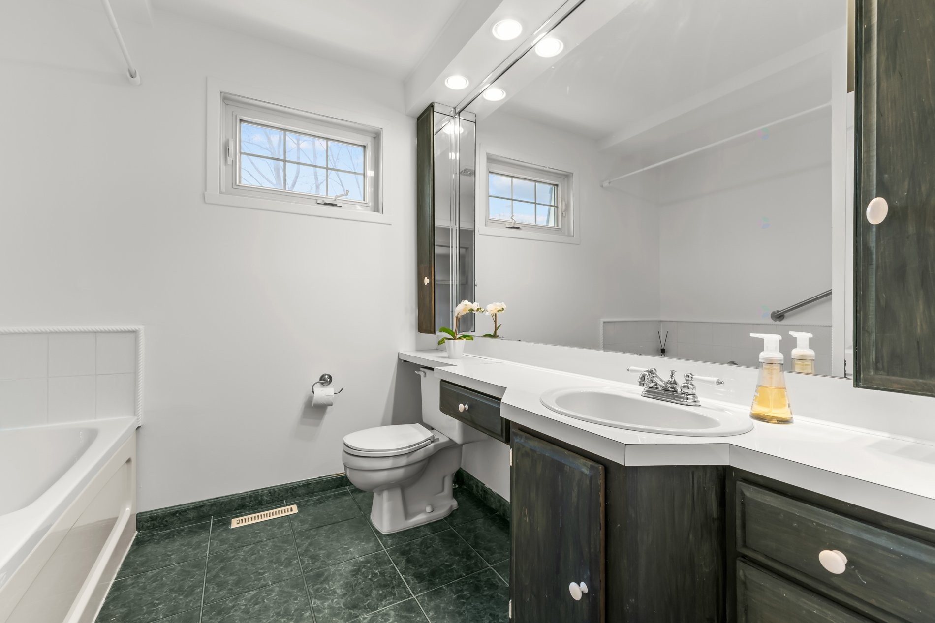 









174


Rue du Niagara

,
Kirkland,




QC
H9J2Y9

