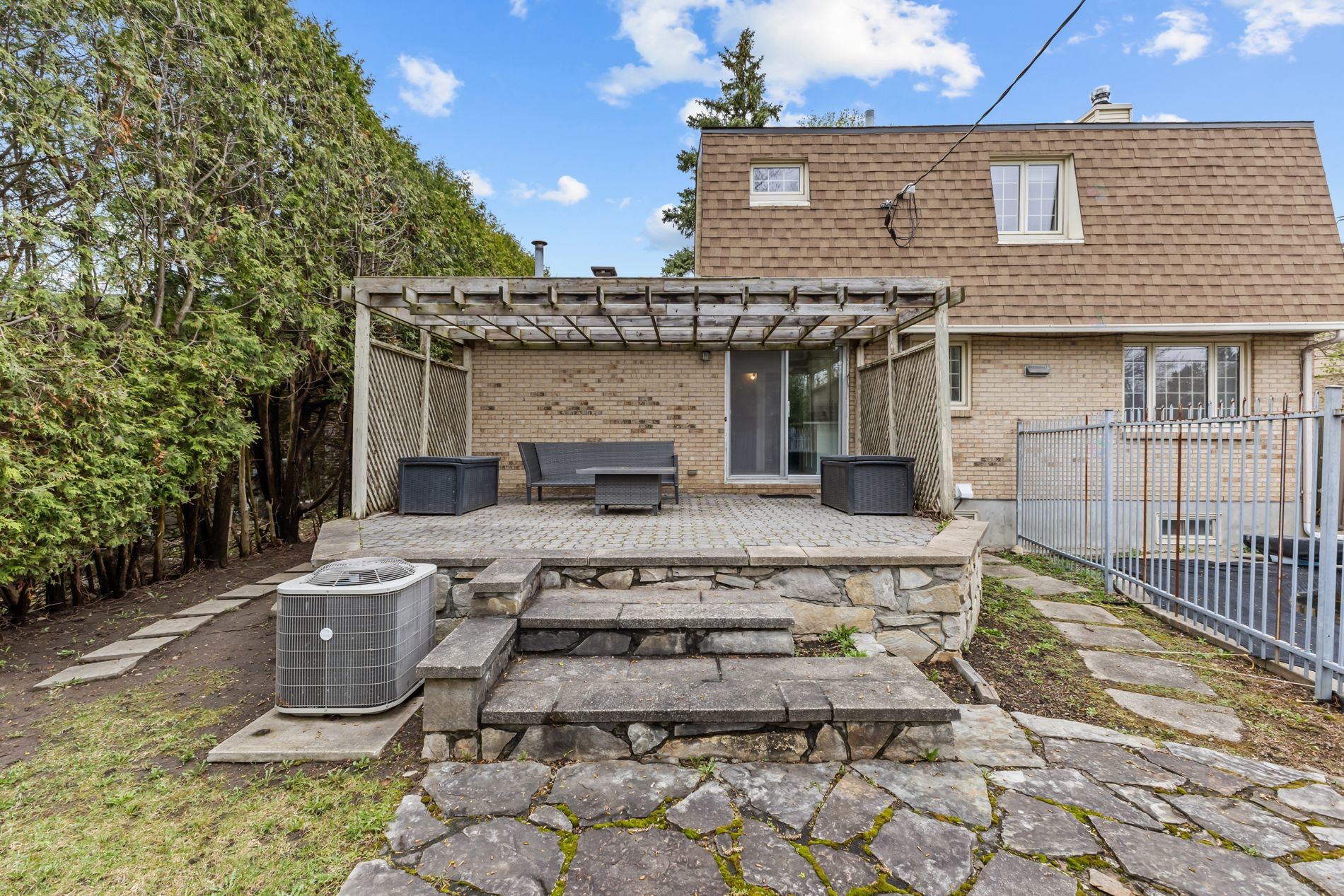 









174


Rue du Niagara

,
Kirkland,




QC
H9J2Y9

